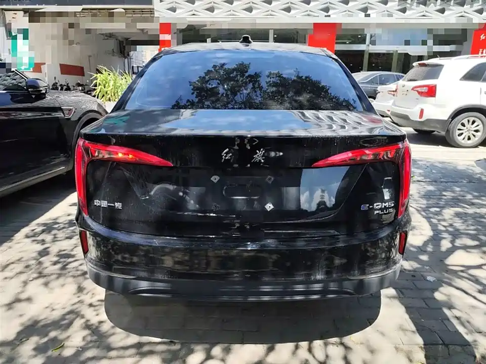 Hongqi E-QM5