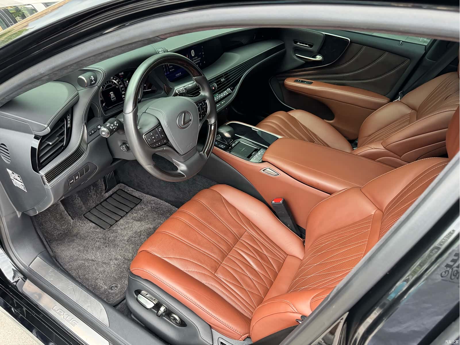 Lexus LS, 2019 10