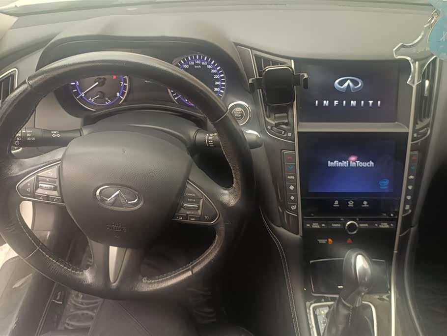 Infiniti Q50L