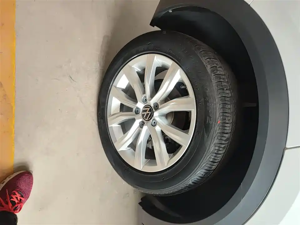 Volkswagen T-ROC exploring Songs