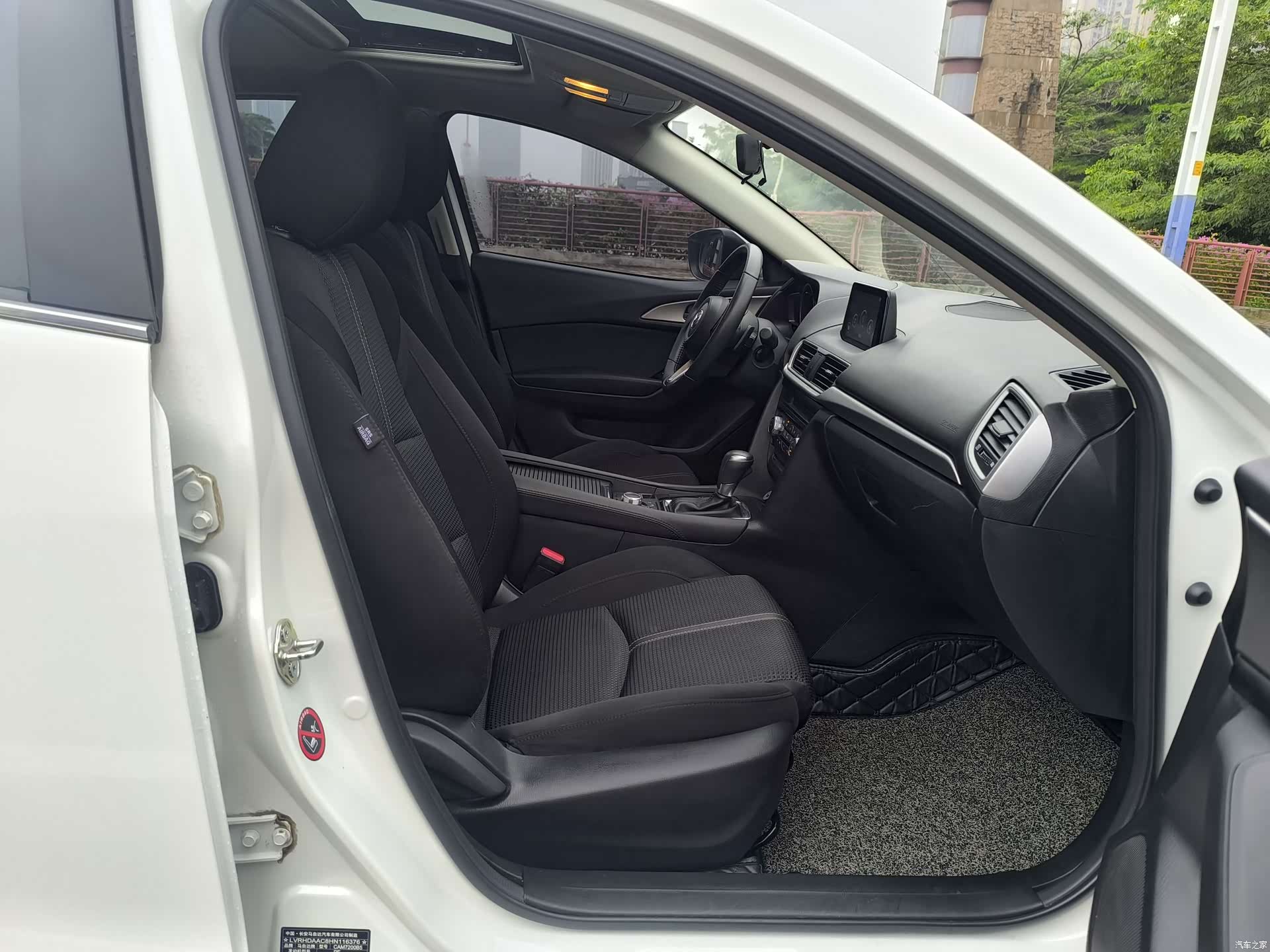 Mazda Mazda3, 2017 12