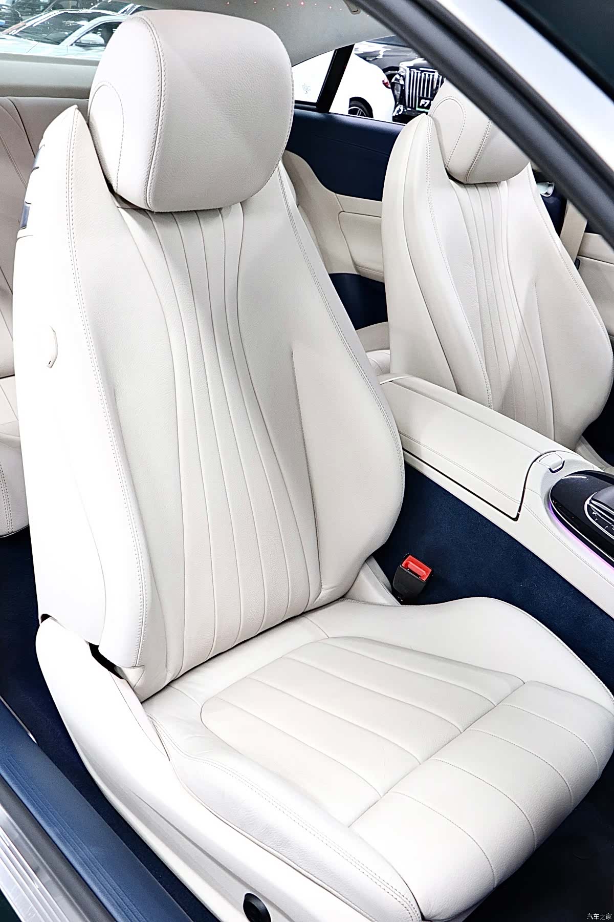 Mercedes-Benz E-Class, 2023 14
