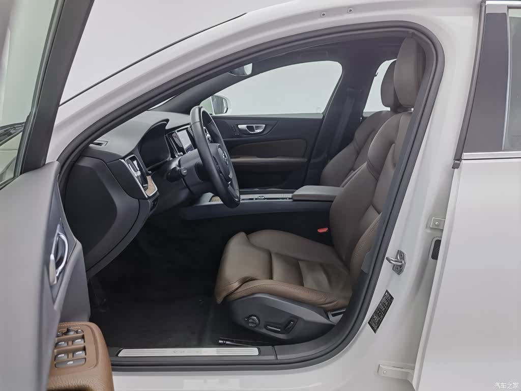 Volvo S60, 2022 10