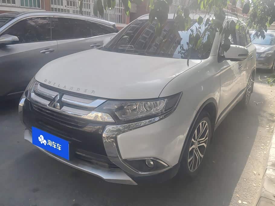 Mitsubishi Outlander 2018 2.0L 5 мест