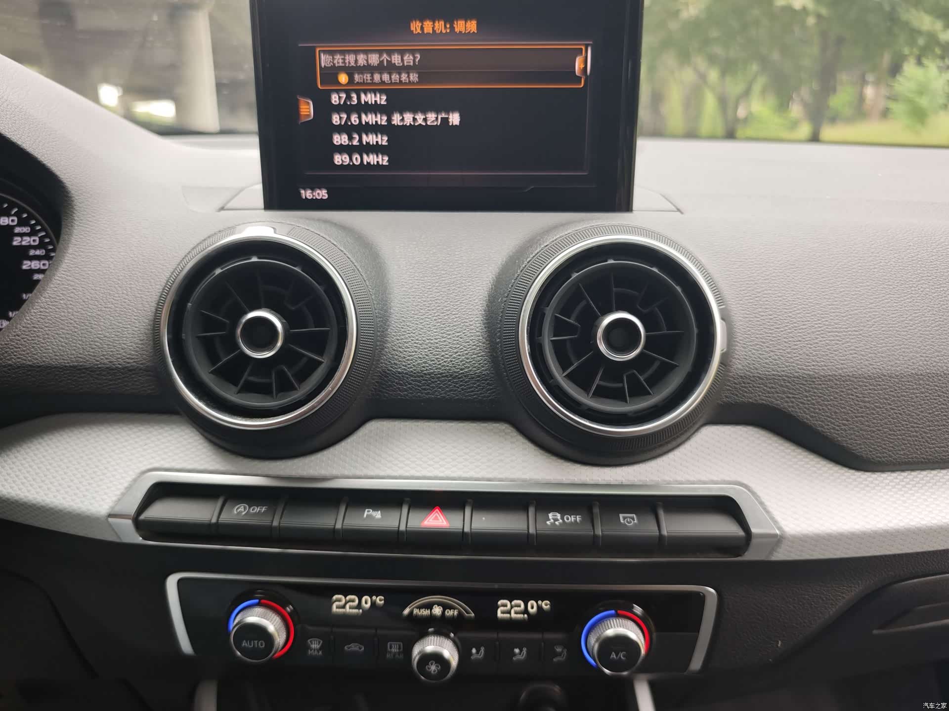 Audi Q2L, 2019 15