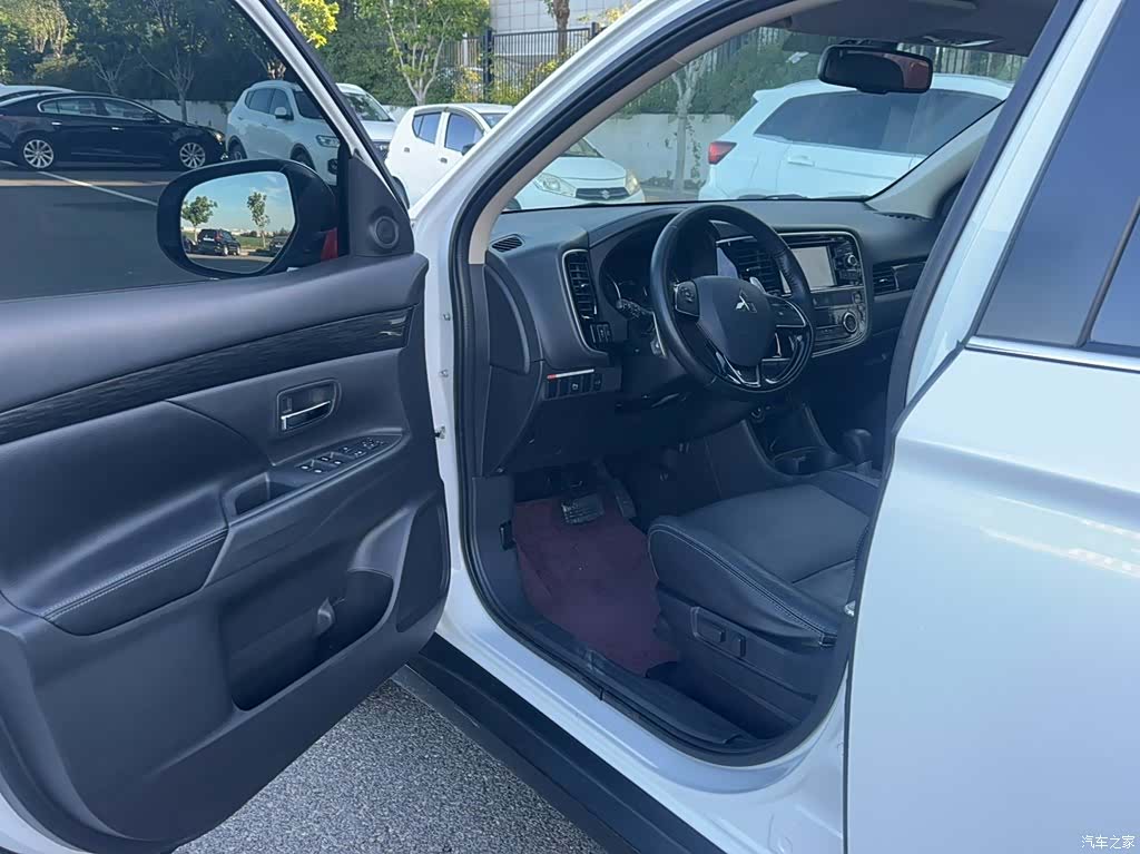 Mitsubishi Outlander, 2015 13