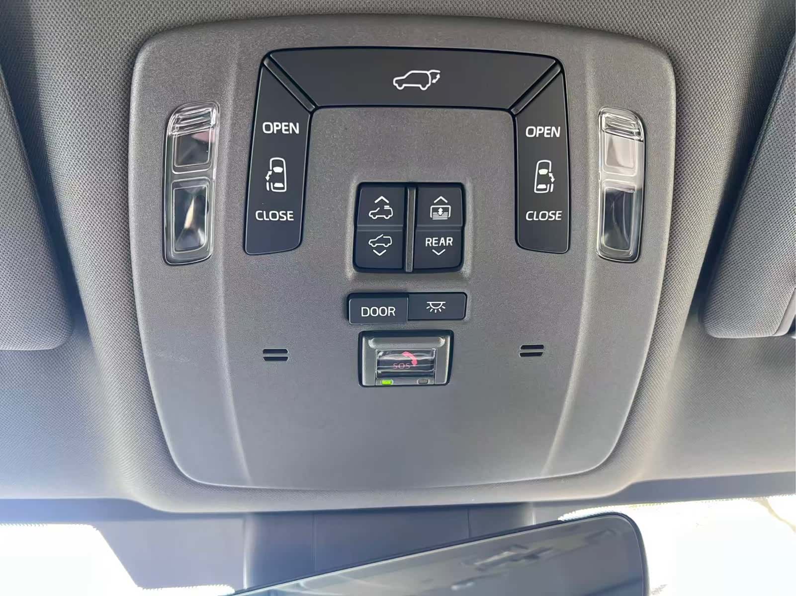 Toyota Granvia, 2024 18