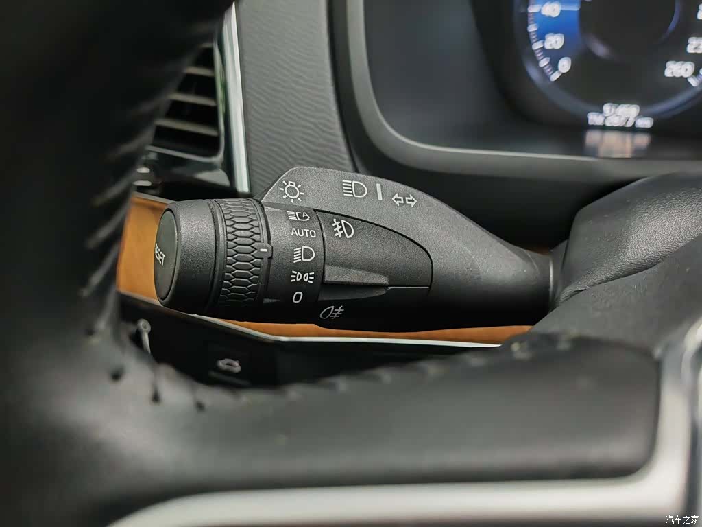 Volvo XC90, 2022 21