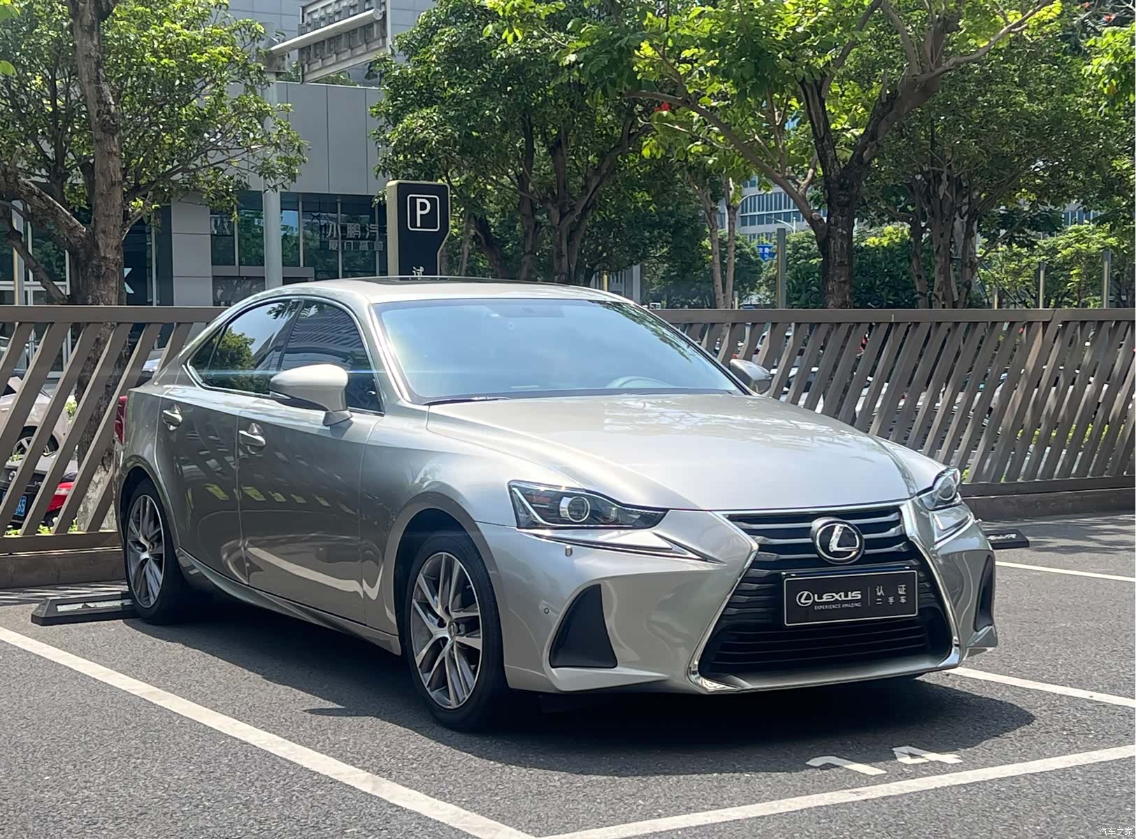 Lexus IS, 2019 3