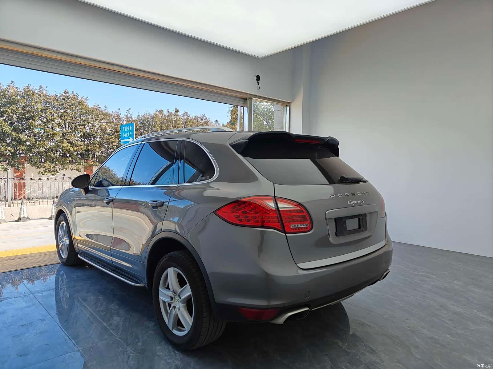 Porsche Cayenne, 2011 7