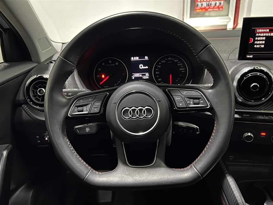 Audi Q2L