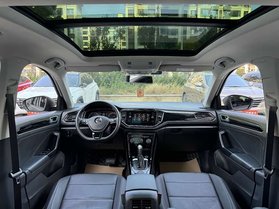 Volkswagen T-ROC exploring Songs