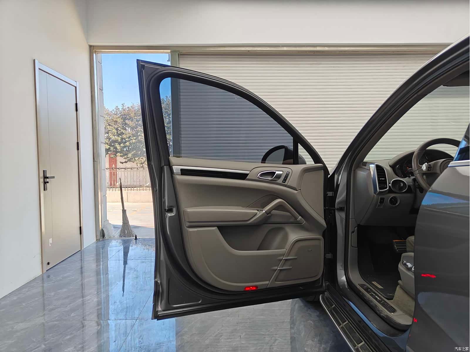 Porsche Cayenne, 2011 8