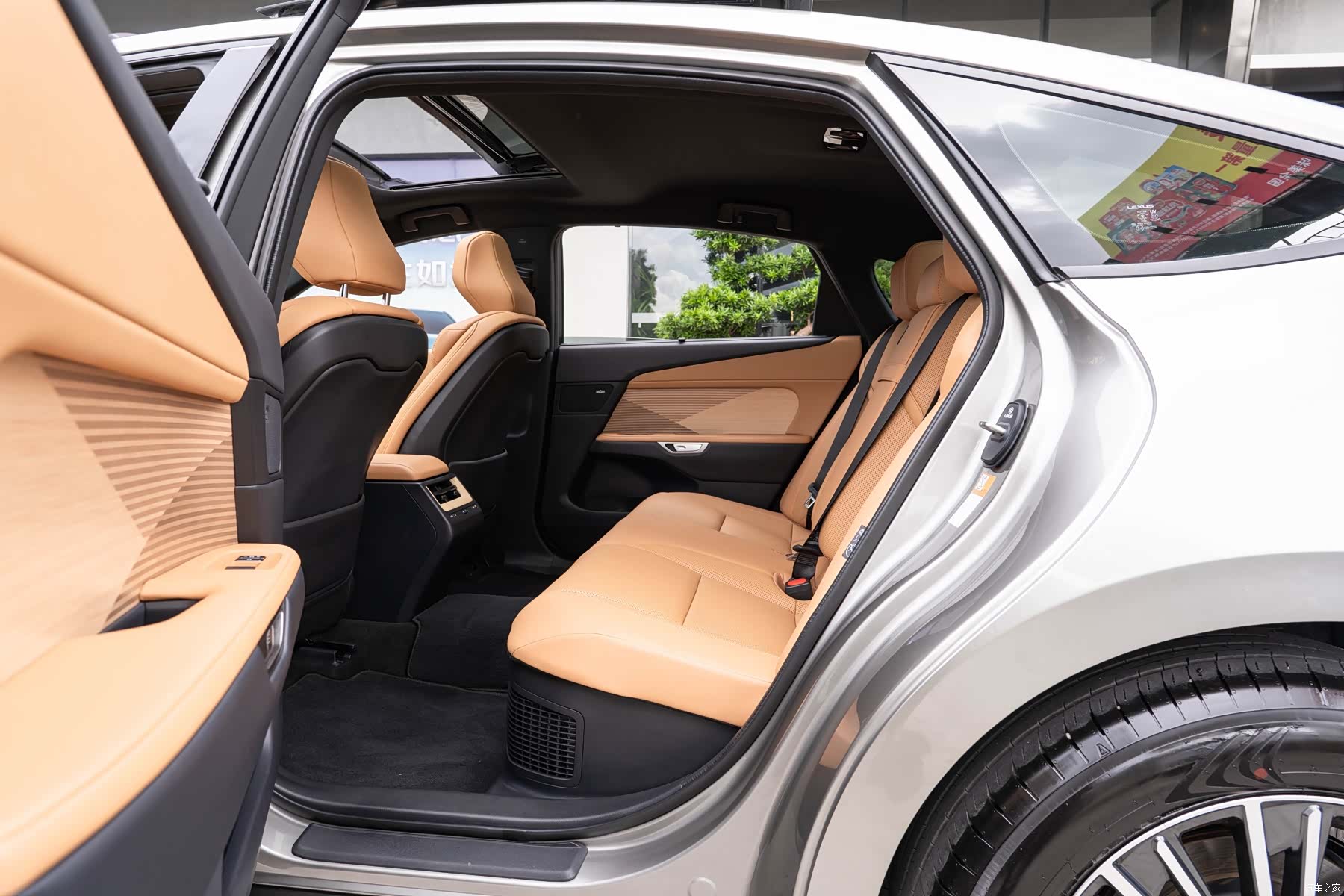 Lexus ES, 2026 10