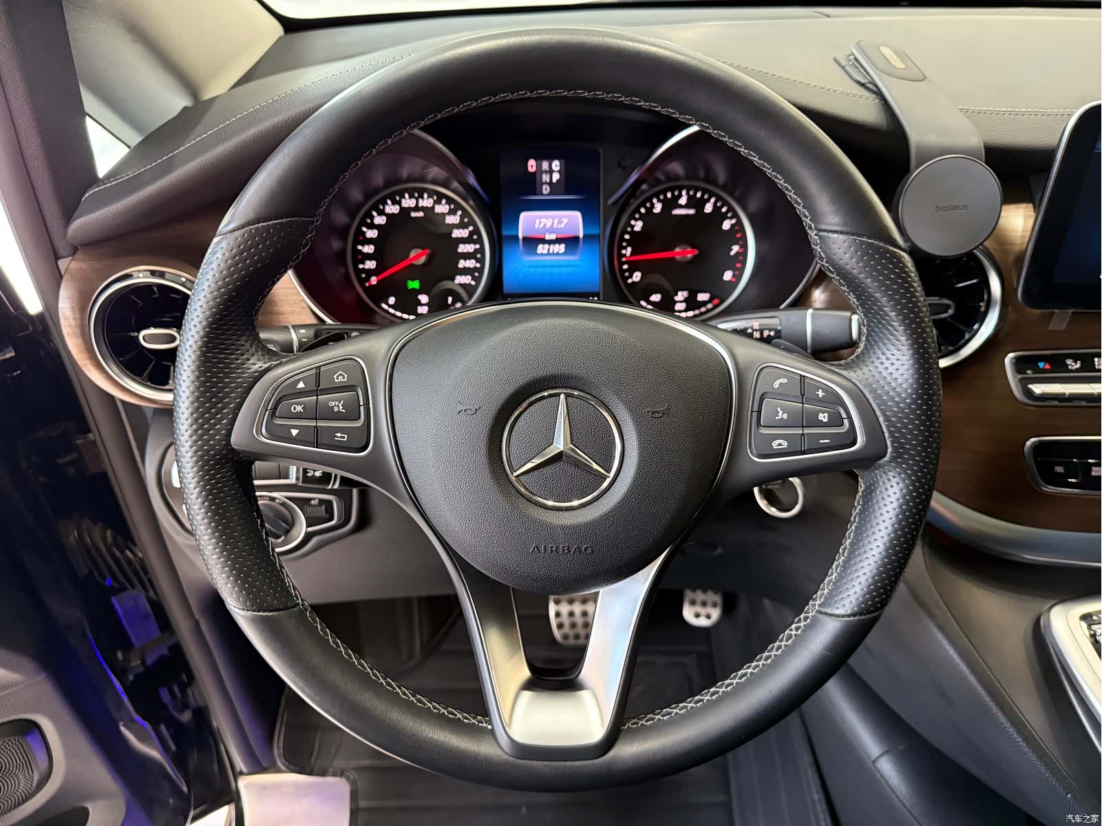 Mercedes-Benz V-Class, 2021 8