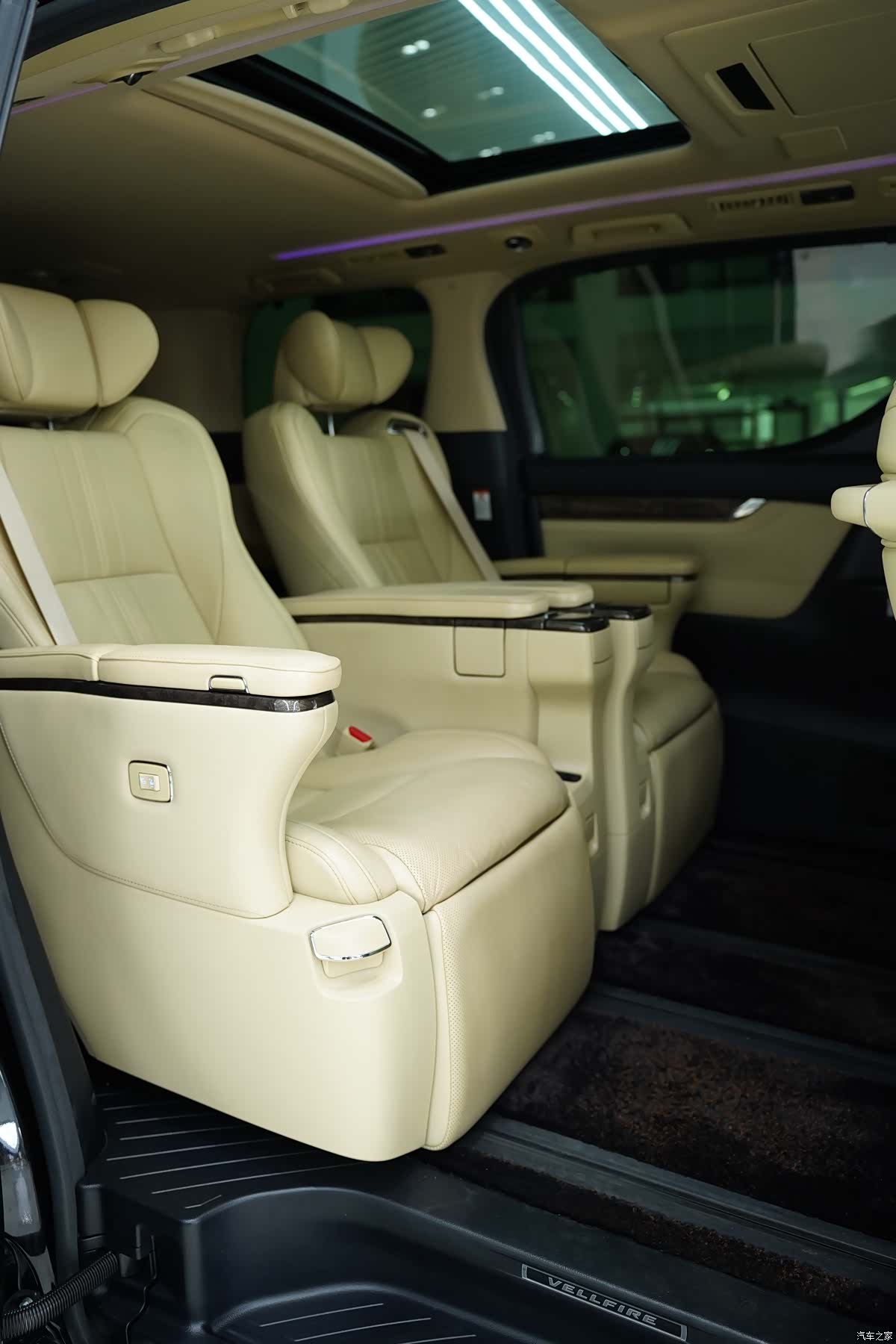Toyota Vellfire, 2020 14