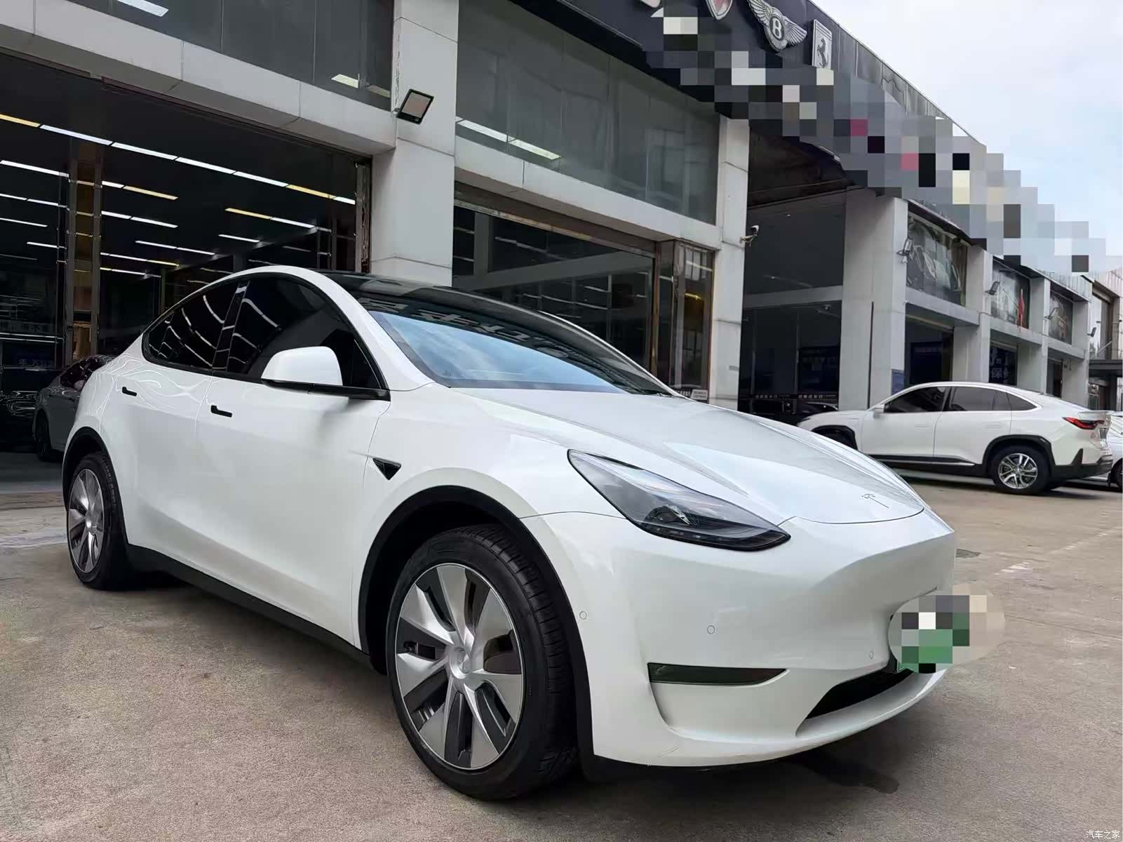 Tesla Model Y, 2021 3