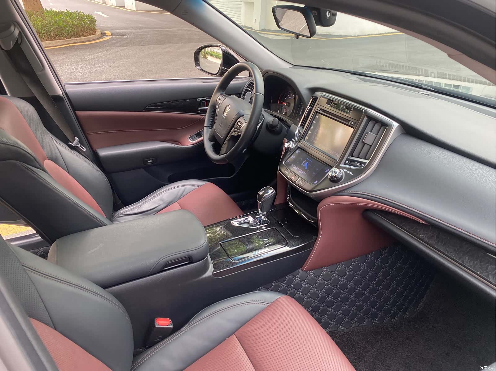 Toyota Crown, 2018 12