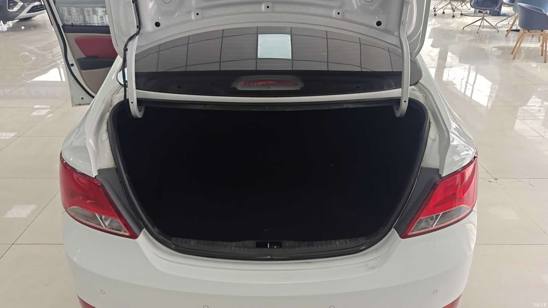 Hyundai GLS, 2016 10
