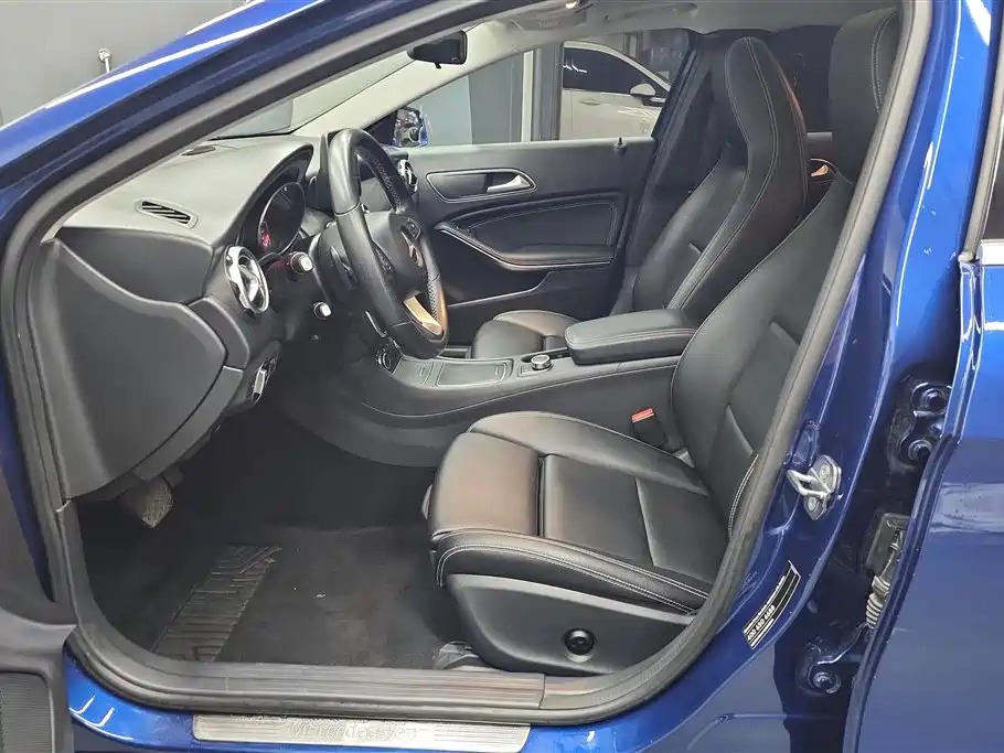 Mercedes-Benz GLA Mercedes-Benz GLA