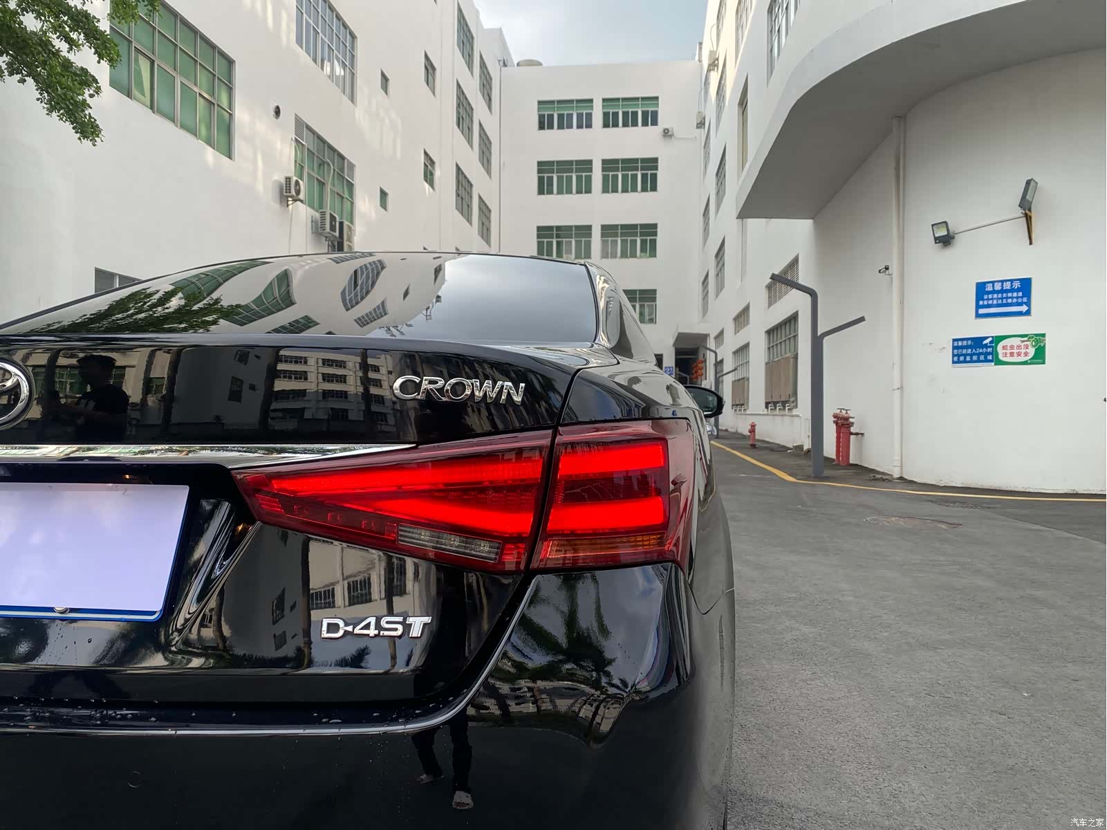 Toyota Crown, 2018 все фото