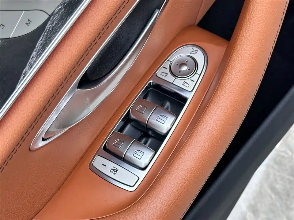 Mercedes-Benz CLS Mercedes-Benz CLS