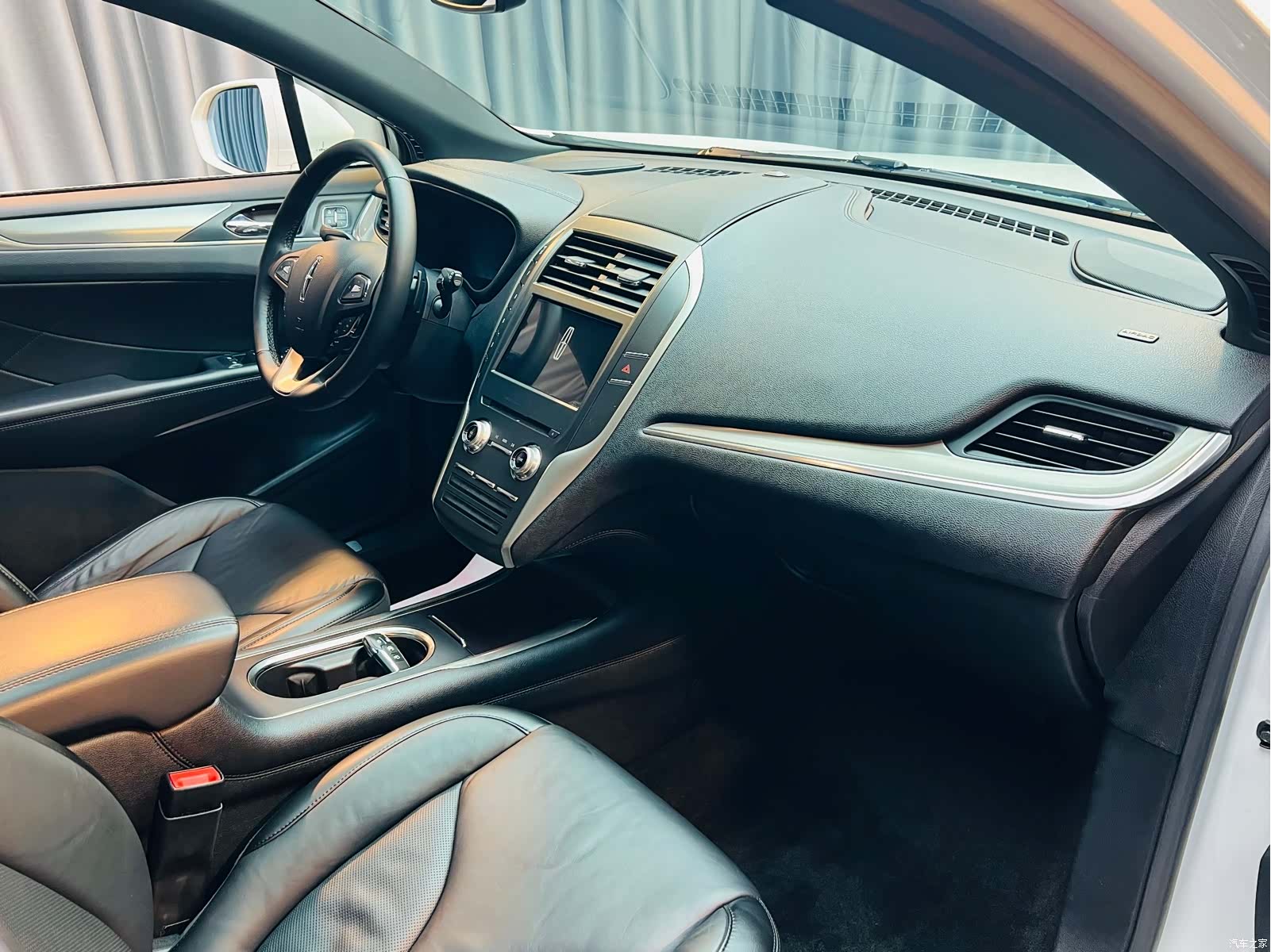 Lincoln MKC, 2015 10
