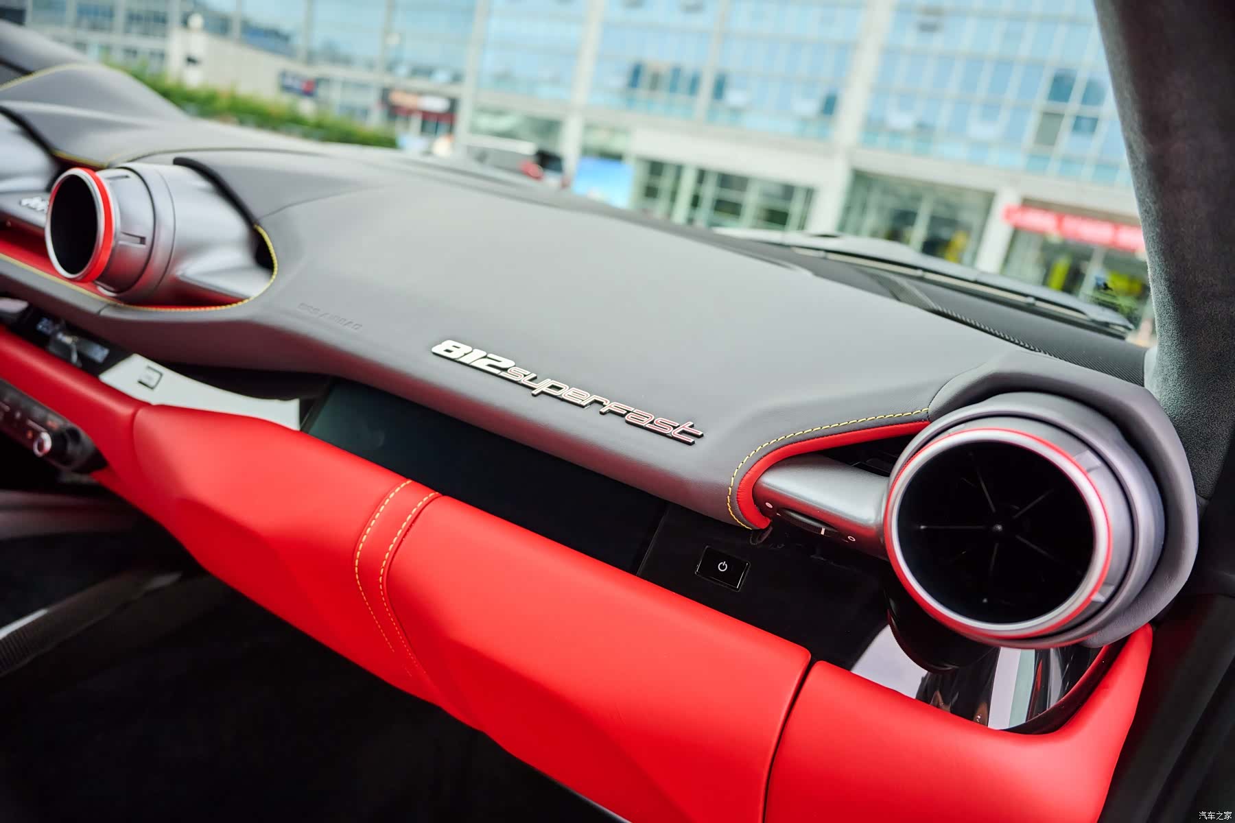 Ferrari 812, 2019 13