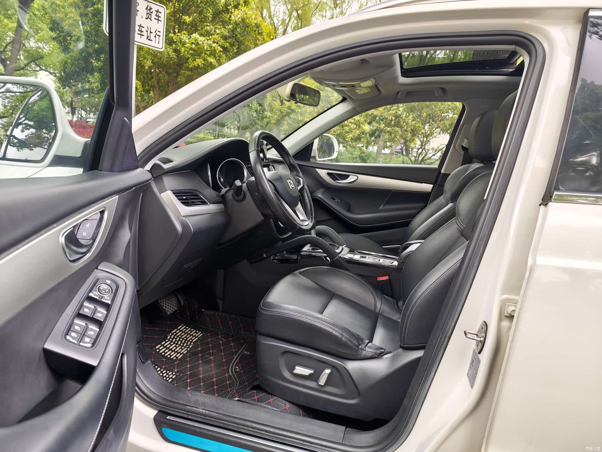Zotye SR7, 2016 8