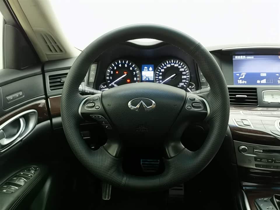 Infiniti Q70