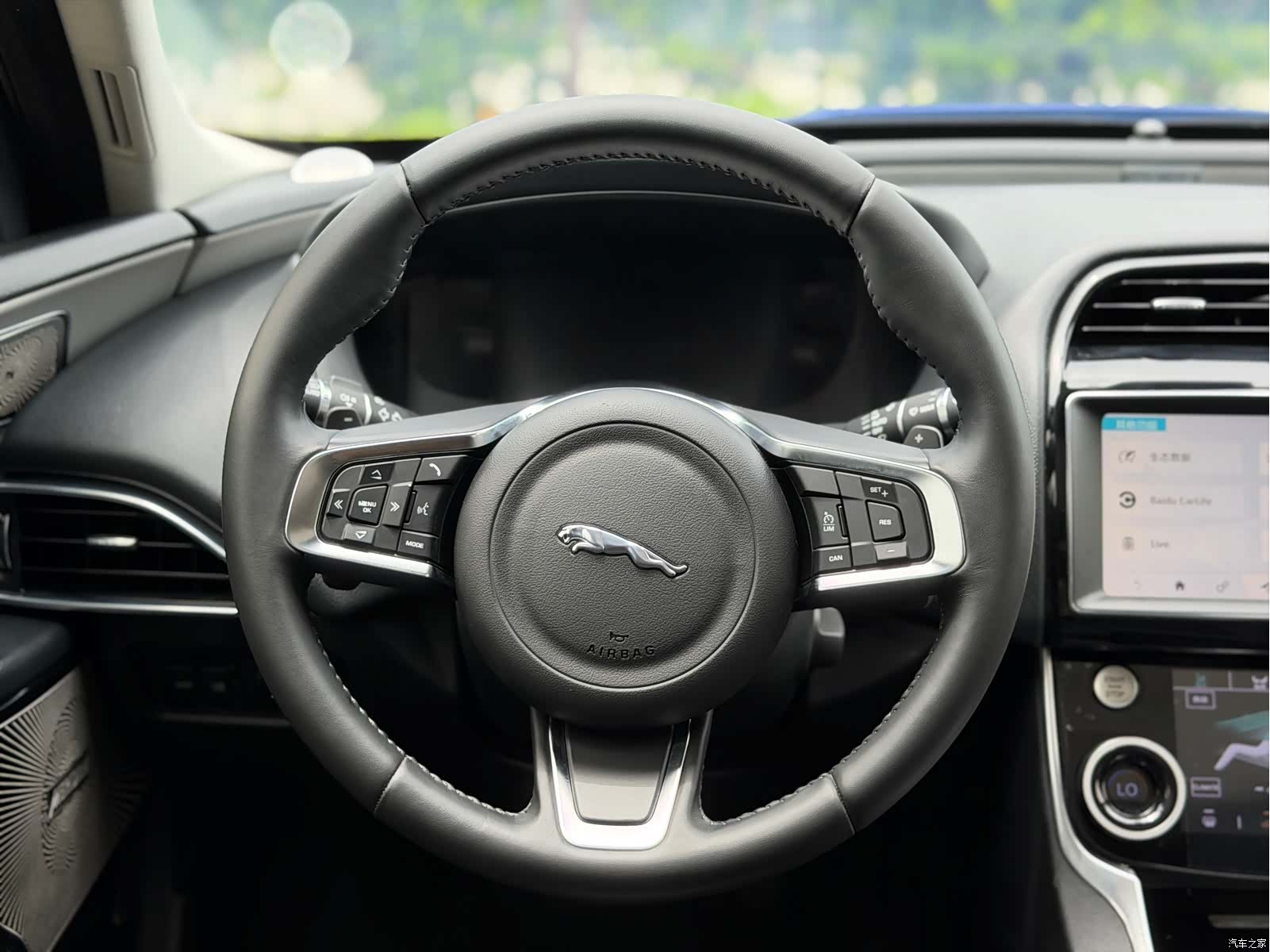 Land Rover XEL, 2018 14