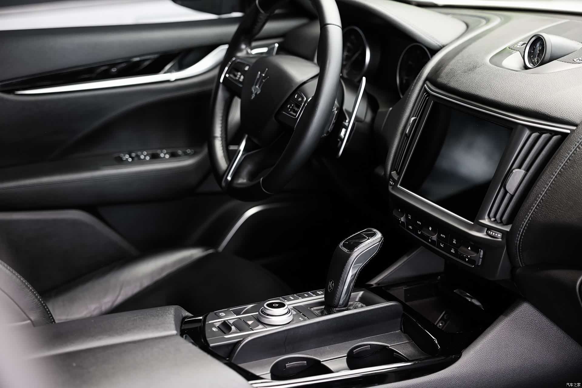 Maserati Levante, 2023 8