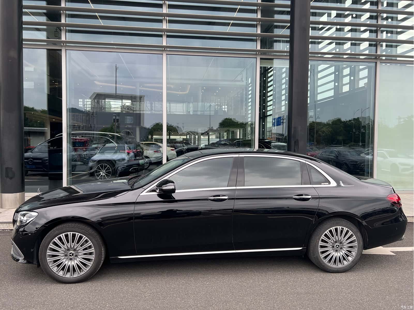 Mercedes-Benz E-Class, 2022 3