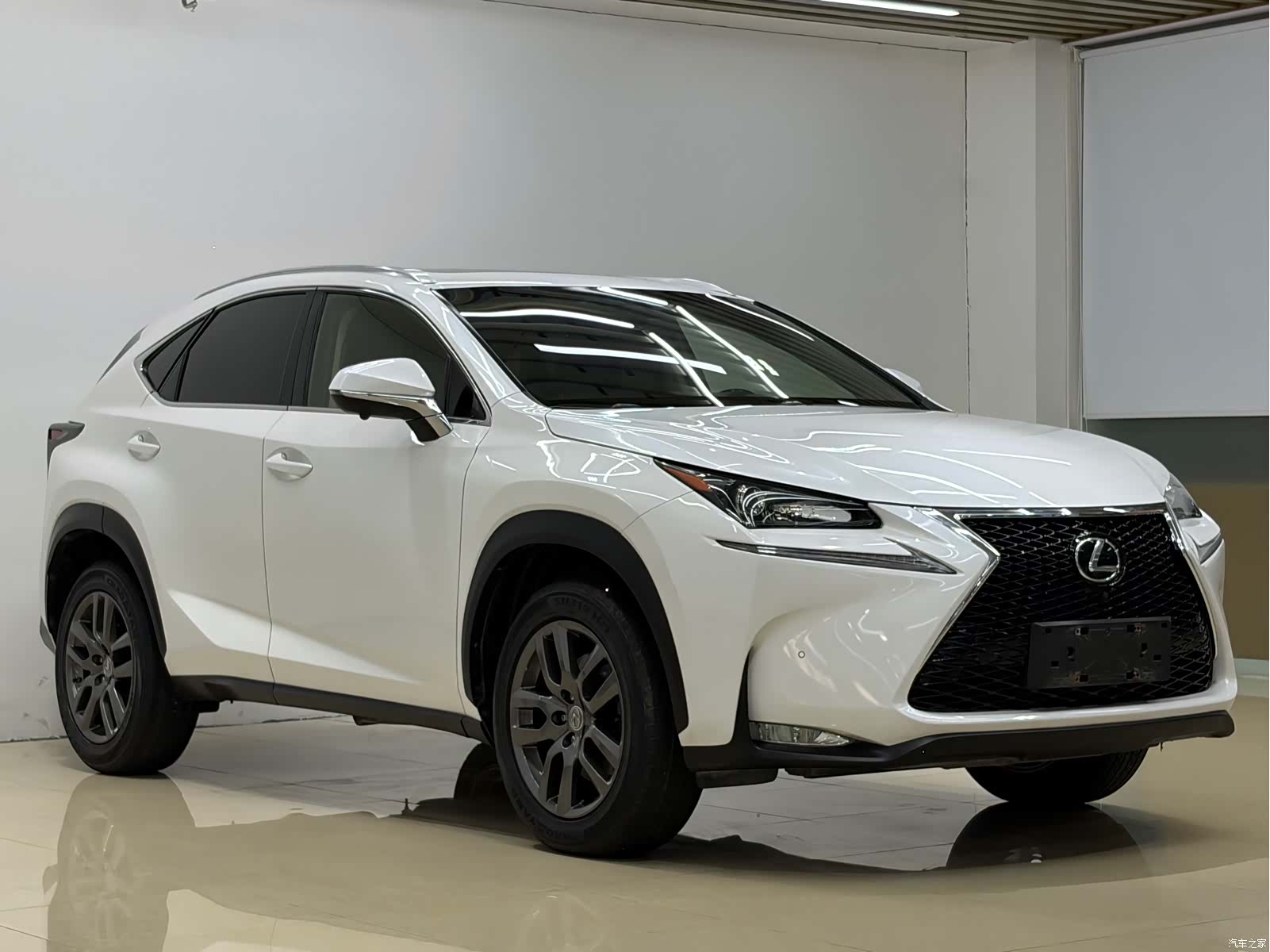 Lexus NX, 2015 1