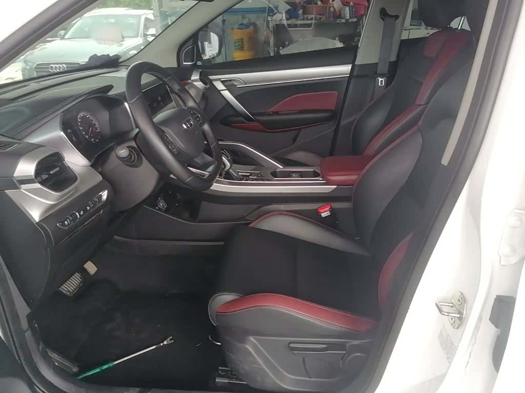 Geely Coolray, 2021 15