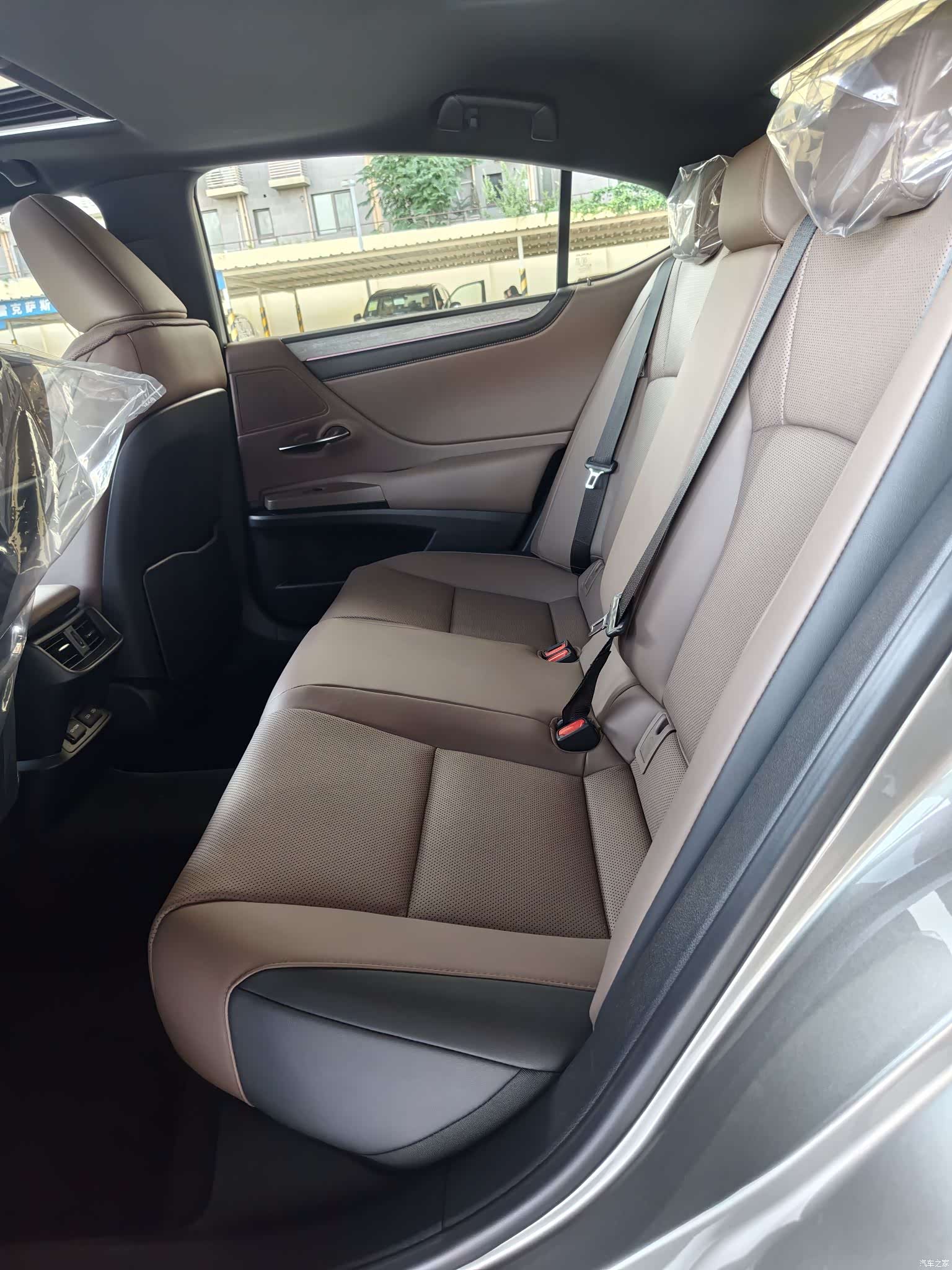 Lexus ES, 2026 18