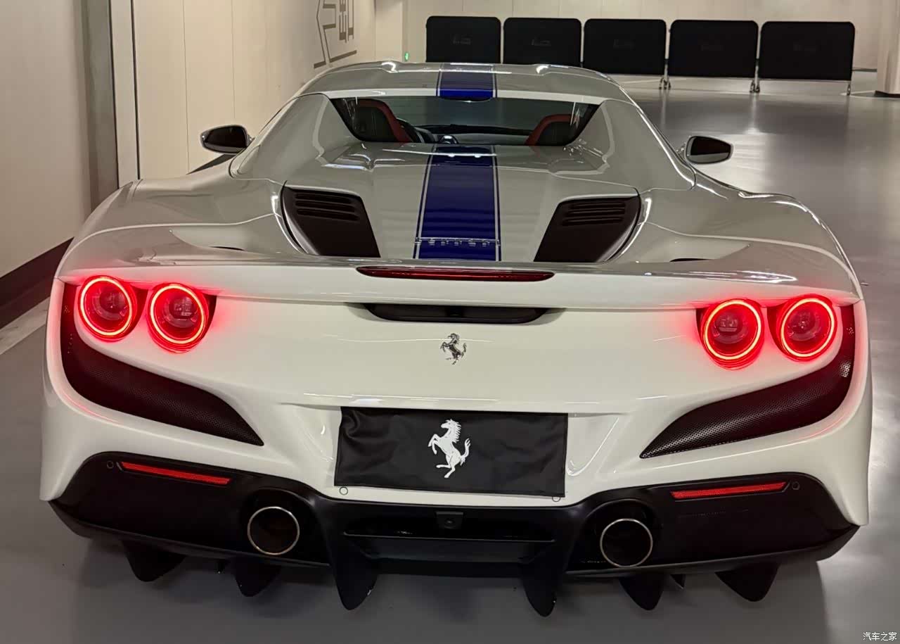 Ferrari F8, 2022 10