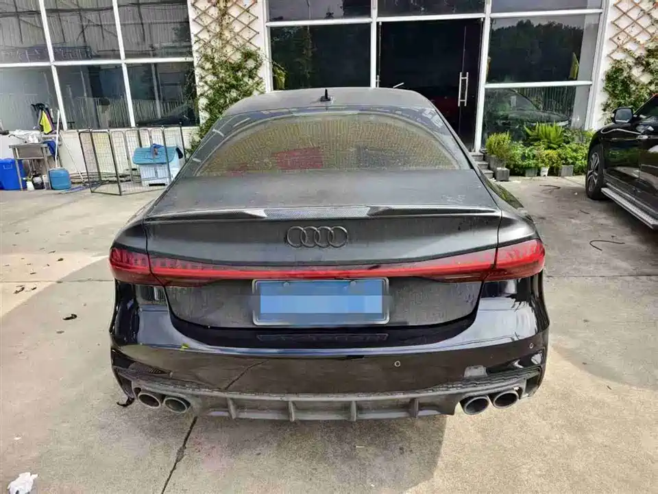Audi A7L