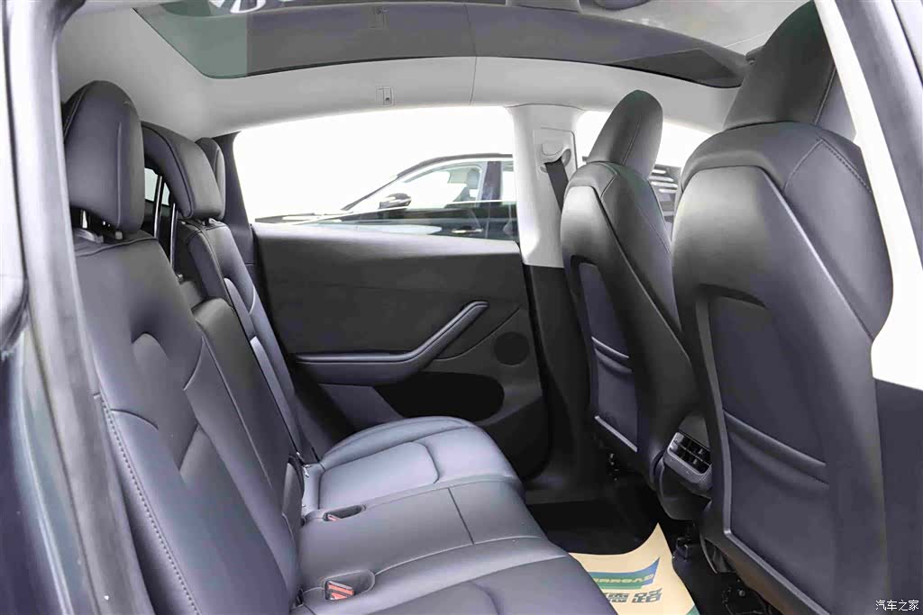 Tesla Model Y, 2024 15