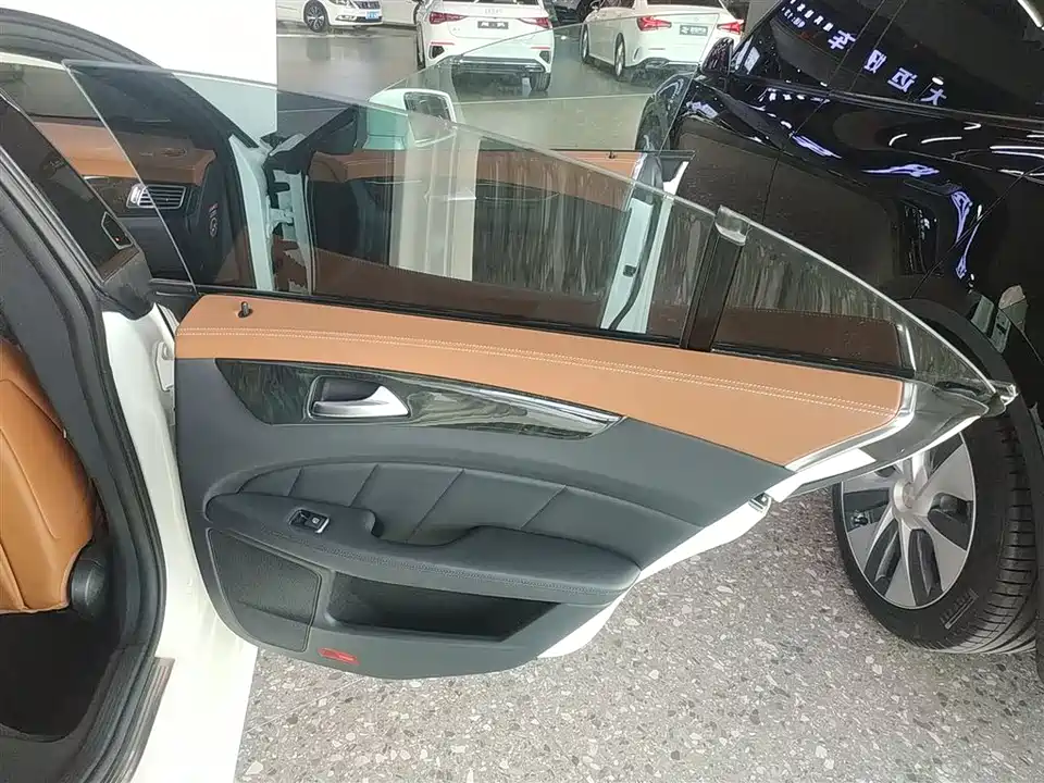 Mercedes-Benz CLS Mercedes-Benz CLS