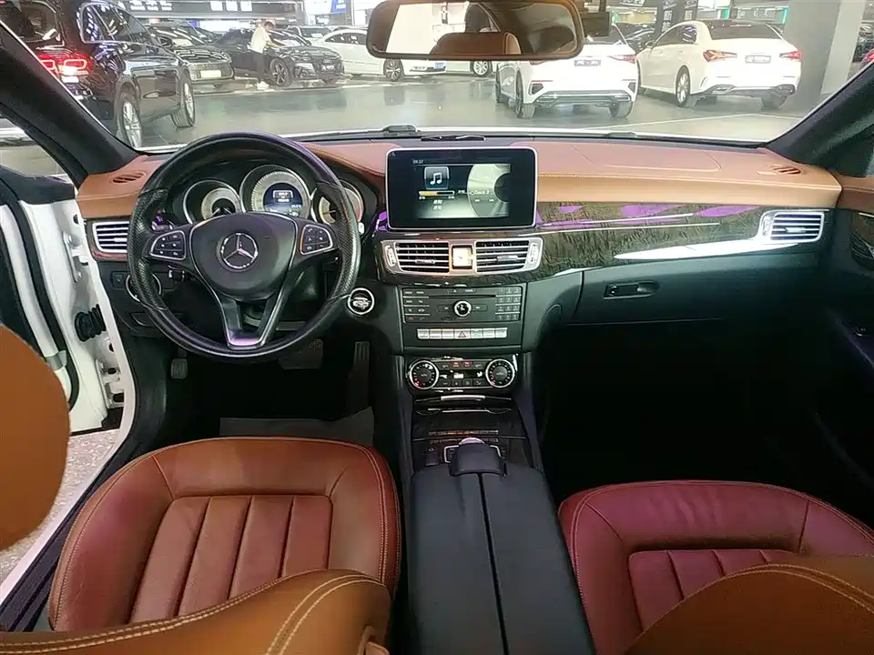Mercedes-Benz CLS Mercedes-Benz CLS