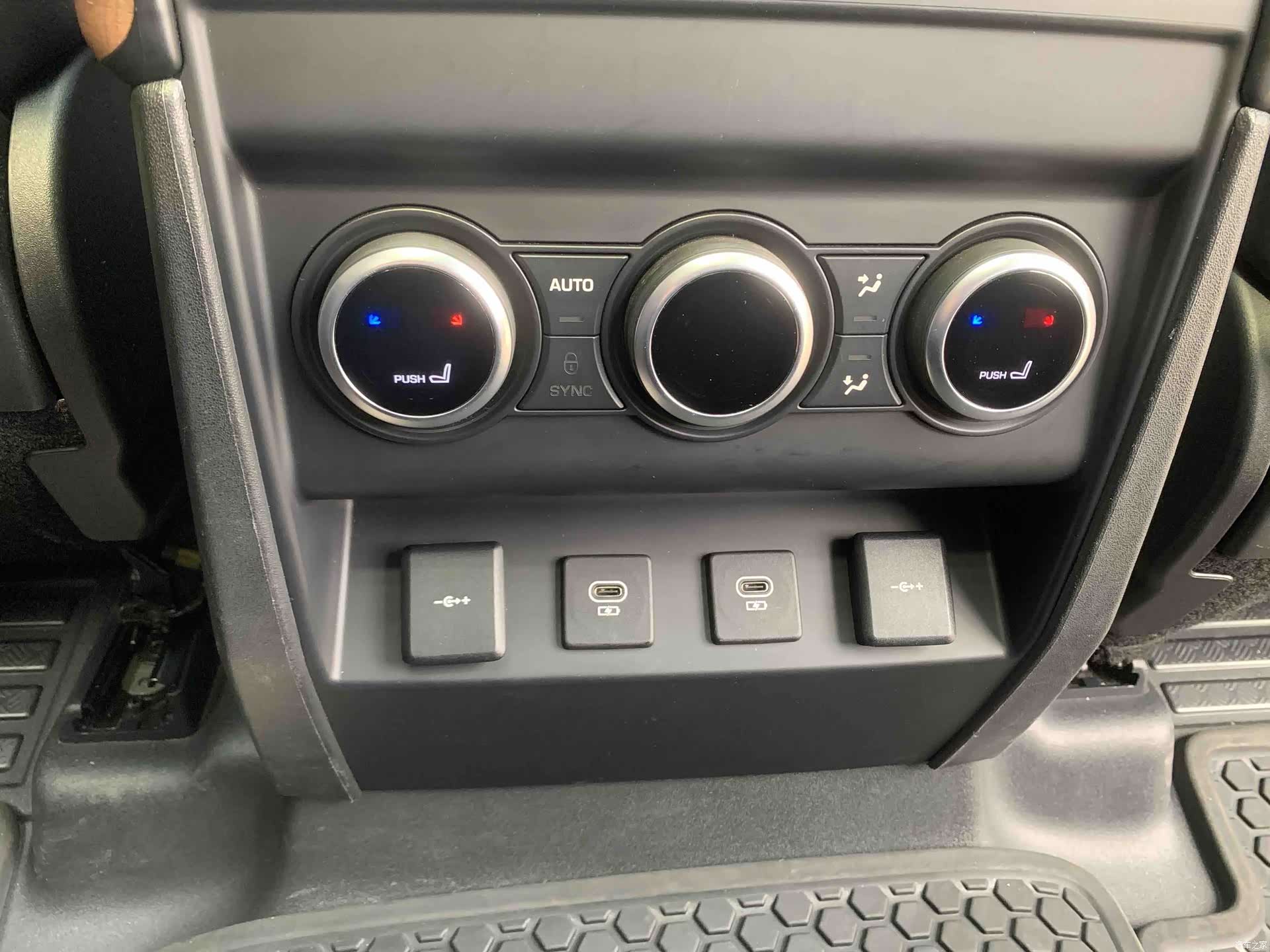 Land Rover Defender, 2022 12