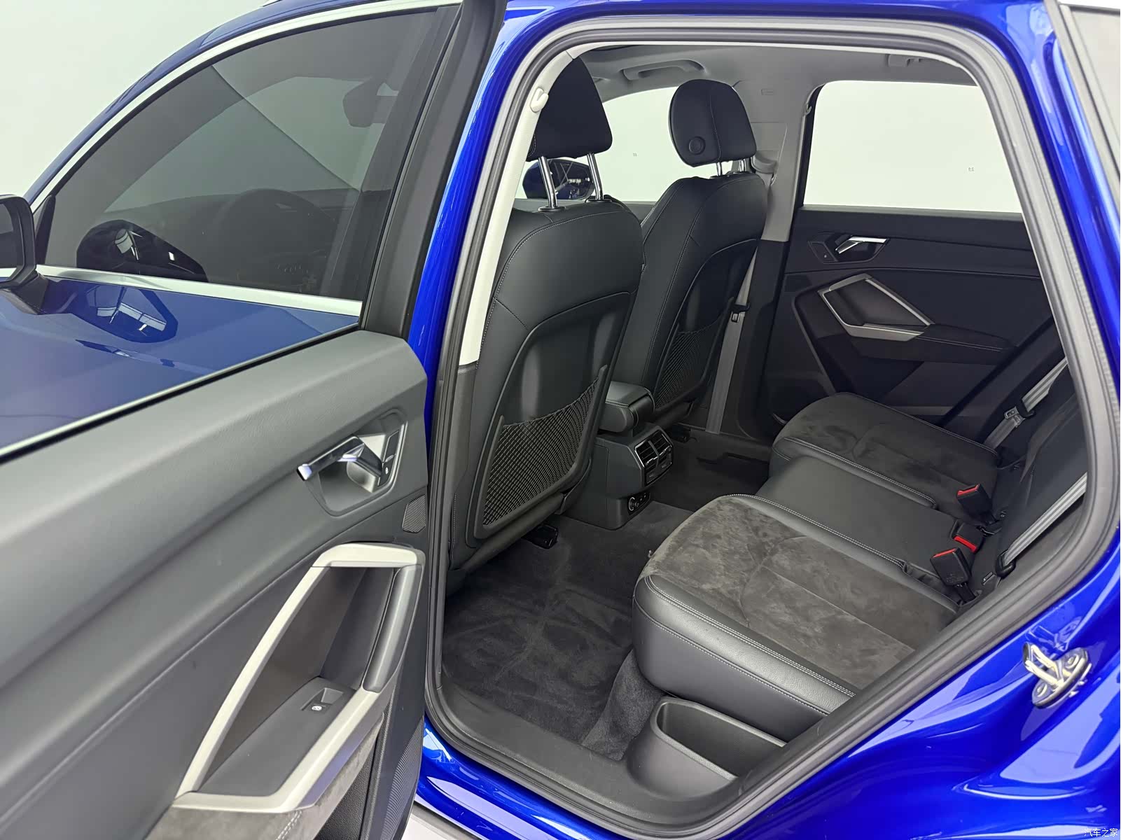 Audi Q3, 2022 11