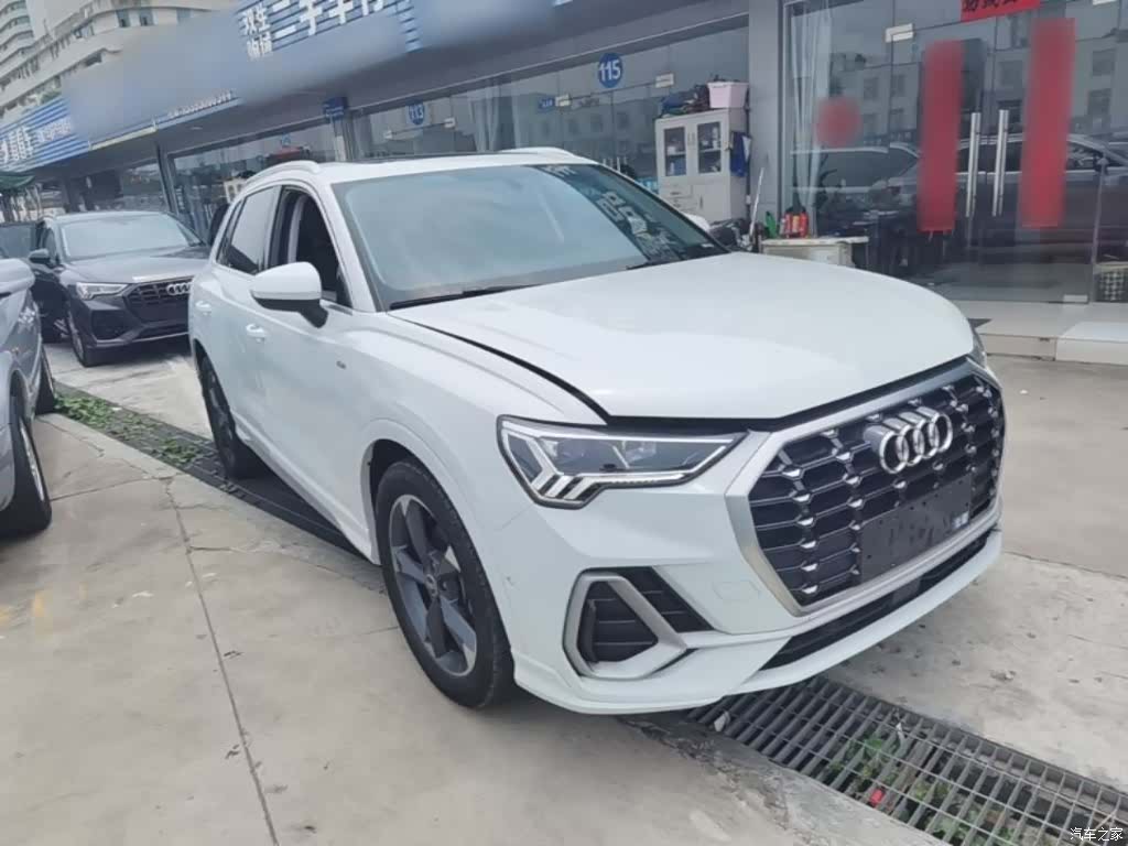 Audi Q3, 2023 4
