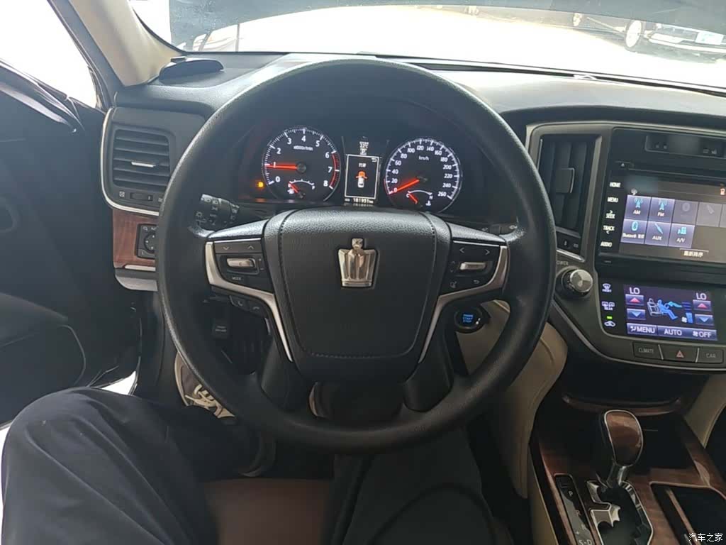 Toyota Crown, 2016 7