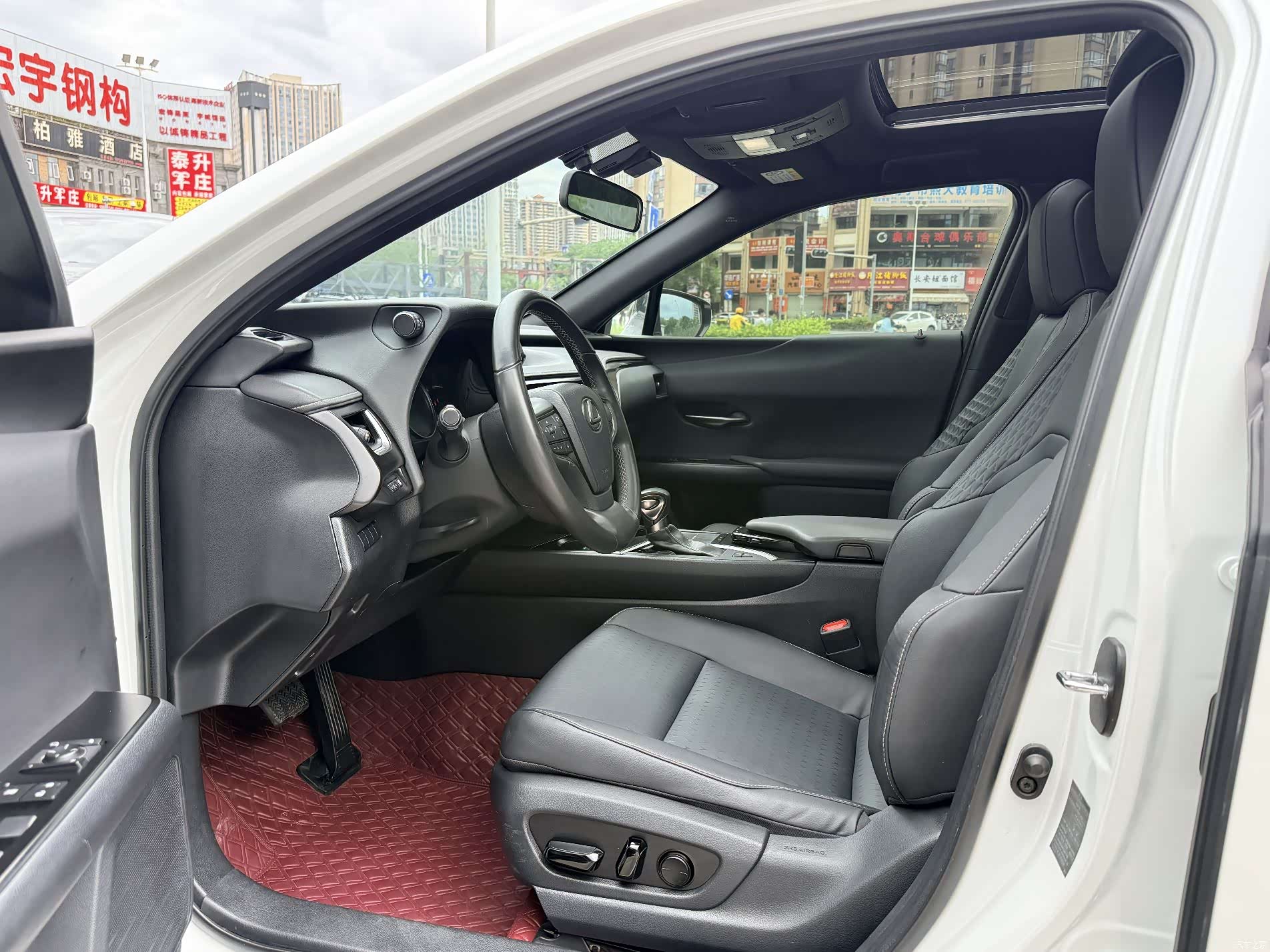 Lexus UX, 2022 все фото