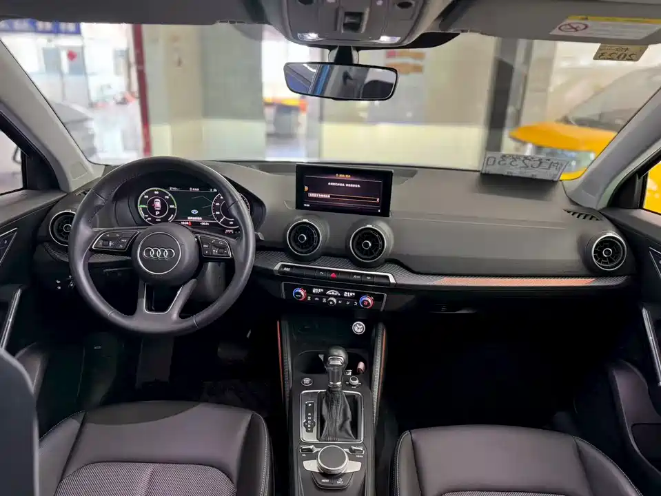 Audi Q2L