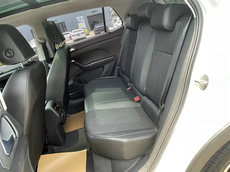 Volkswagen Exploring the shadow