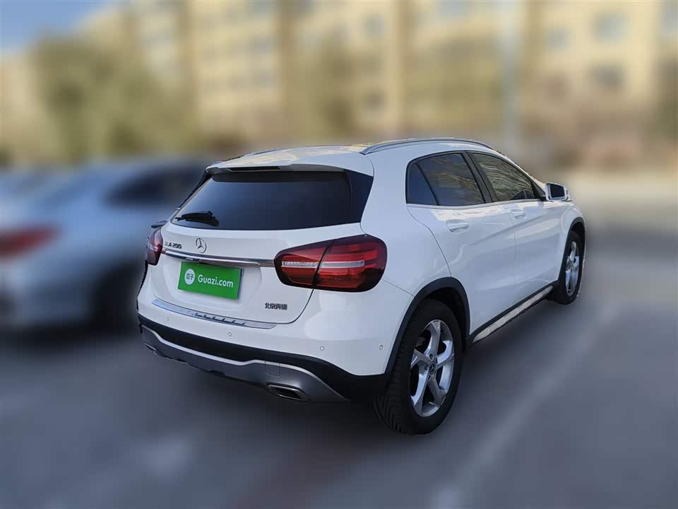 Mercedes-Benz GLA