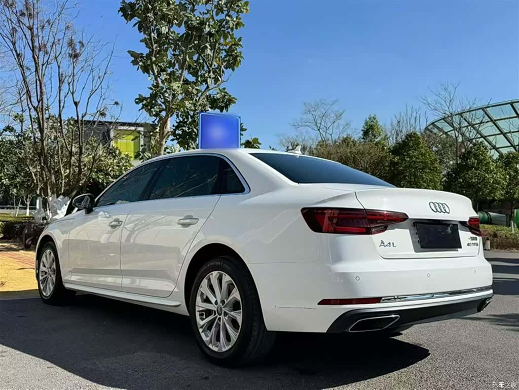 Audi A4L, 2020 все фото